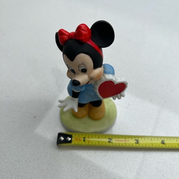 Vintage Minnie Mouse Figurine Heart Walt Disney Productions Bisque Porcelain - Picture 9 of 10